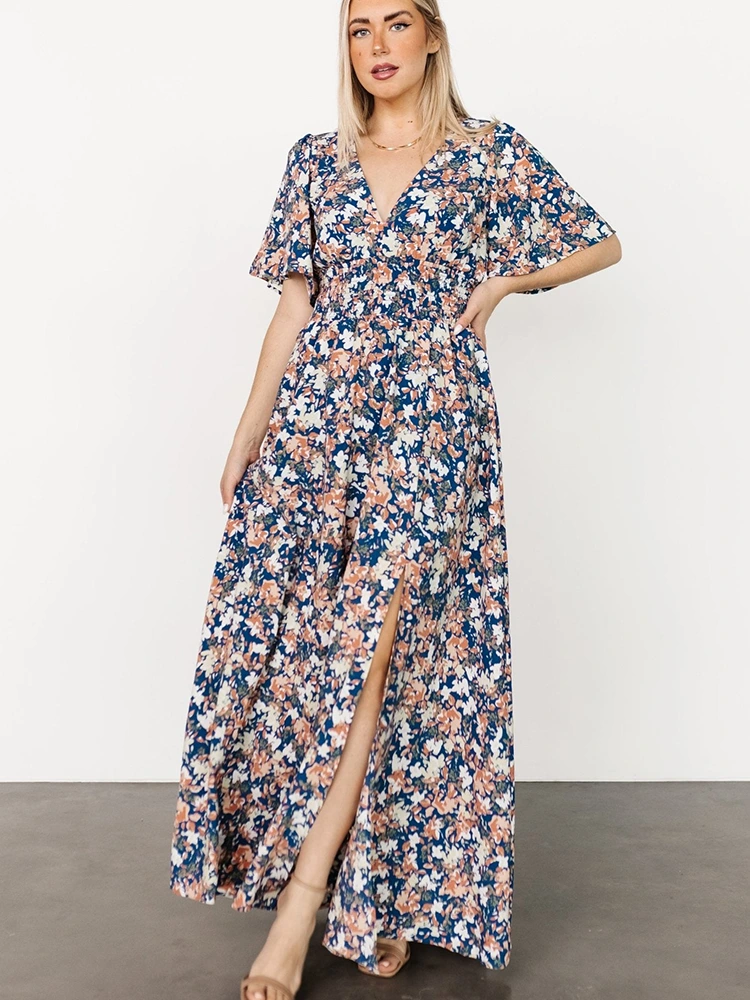 Robe longue à manches courtes et col en V en mousseline de soie florale imprimée